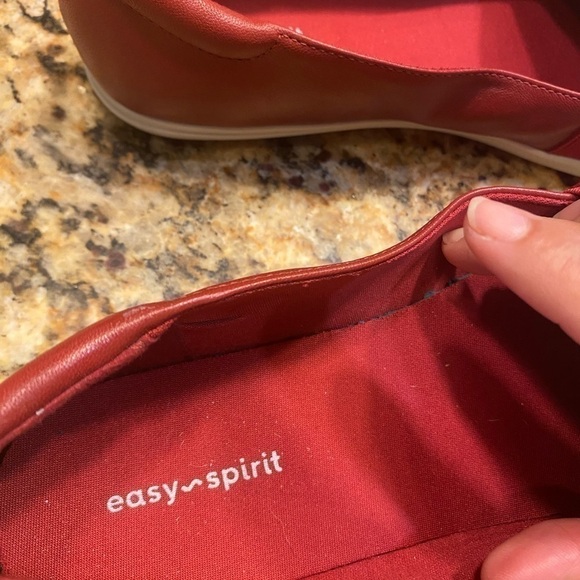 Easy Spirit serouce women’s loafers in red preloved almost new. Size 10W leather - Picture 3 of 6